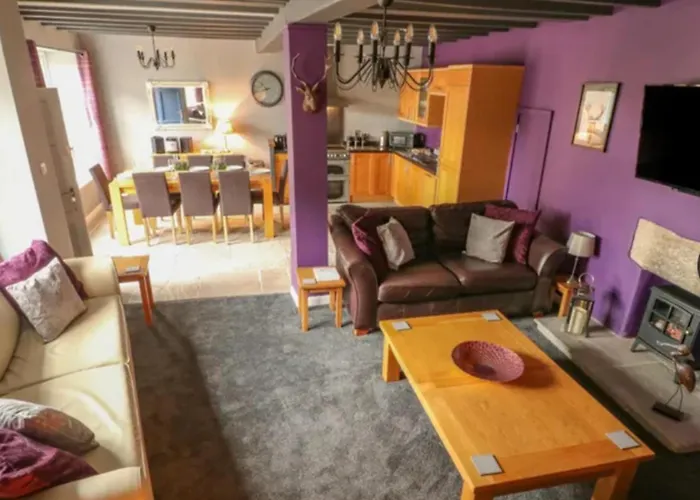 Lovely 4 Bed House Sleeping 8 Near Ashbourne