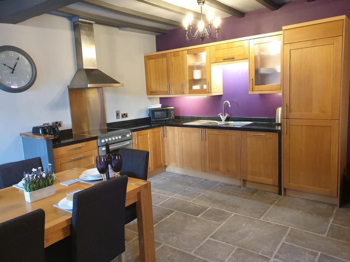 Lovely 4 Bed House Sleeping 8 Near Ashbourne Holiday home
